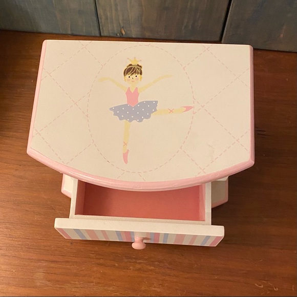 Maggie Miller Ballerina Girl’s Jewelry Box - Picture 4 of 12
